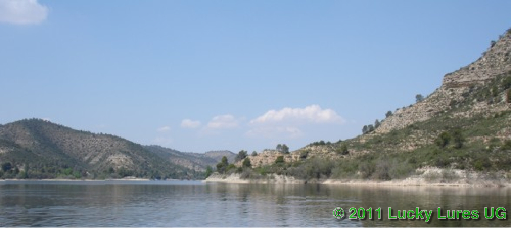 Embalse de Mequinenza: Dürre Landschaften und ein Gewässer voller Leben.