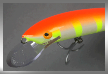 Nils Master Invincible 18 cm Floating Wobbler (reduziert mit minimalen Lackfehlern), Farbe: 070 orange/weiß/gelb gestreift, Gewicht: 40 Gramm